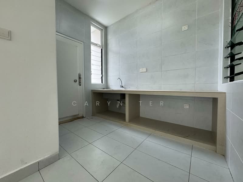 Mutiara Bestari 1 @ Mutiara Mas 2 Storey Cluster House ( Original / Corner Lot ) untuk Untuk Dijual - RM 1,300,000, Mac 2026 - Kitchen - PropertyGuru.com.my