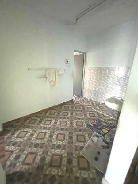 Pasir Pinji Single Sty Corner Lot untuk Untuk Disewa - RM 1,200 /bulan, Mac 2026 - Bathroom - PropertyGuru.com.my