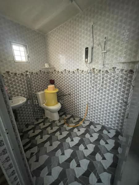 Pasir Pinji Single Sty Corner Lot untuk Untuk Disewa - RM 1,200 /bulan, Mac 2026 - Bathroom - PropertyGuru.com.my