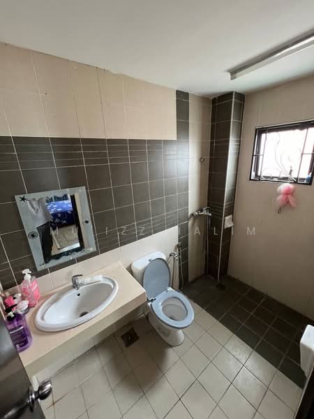 Semi-Detached House for Sale in Puncak Bangi (Bandar Baru Bangi) - Mu'izz Halim - Bathroom - PropertyGuru.com.my