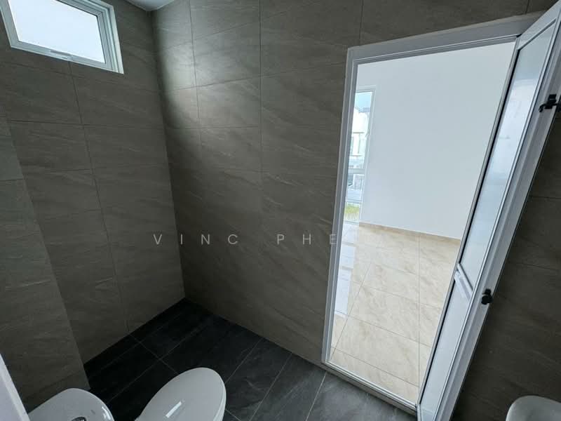 Semi-Detached House for Sale in Taman Klebang Utama (Klebang) - Vinc Pheng - Bathroom - PropertyGuru.com.my