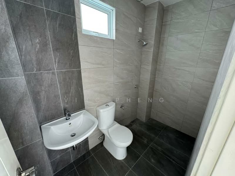 Semi-Detached House for Sale in Taman Klebang Utama (Klebang) - Vinc Pheng - Bathroom - PropertyGuru.com.my