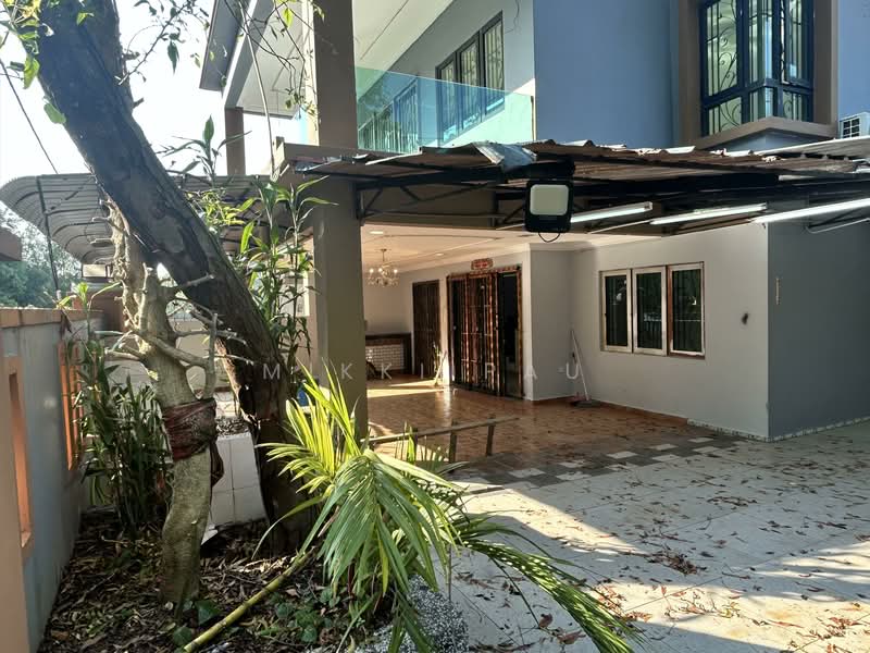 Untuk Disewa - Corner Lot, 2-storey, Done renovated.