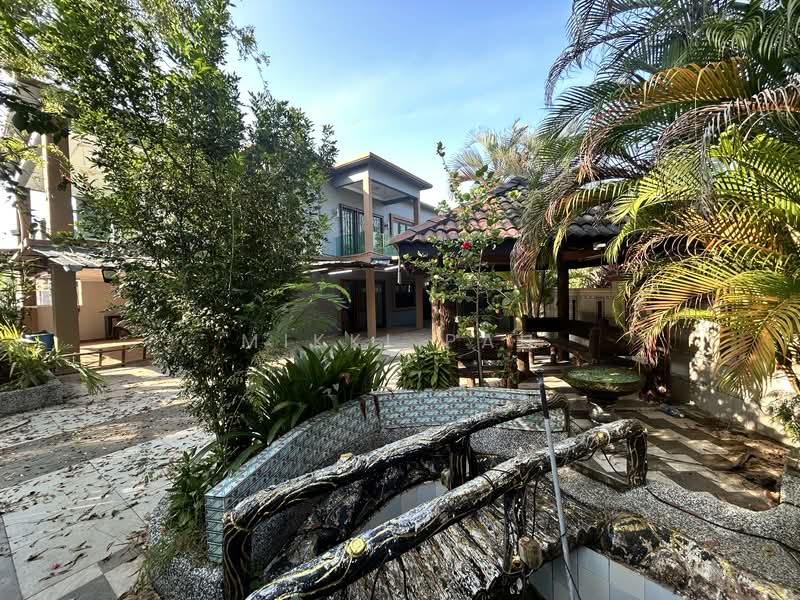 Untuk Disewa - Corner Lot, 2-storey, Done renovated.