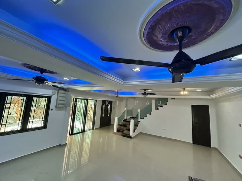 Untuk Disewa - Corner Lot, 2-storey, Done renovated.