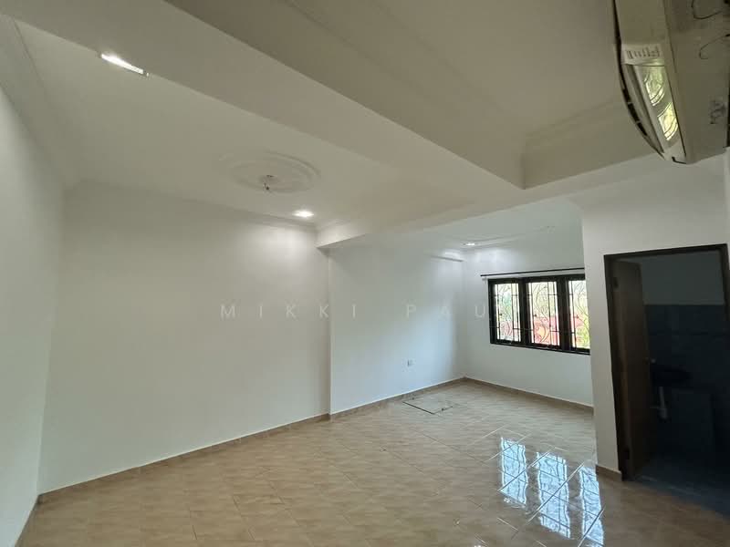 Untuk Disewa - Corner Lot, 2-storey, Done renovated.