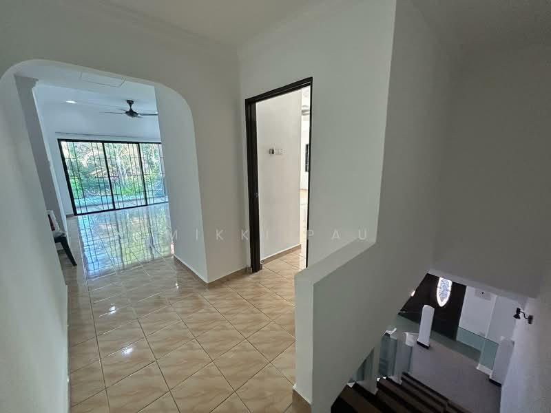 Untuk Disewa - Corner Lot, 2-storey, Done renovated.