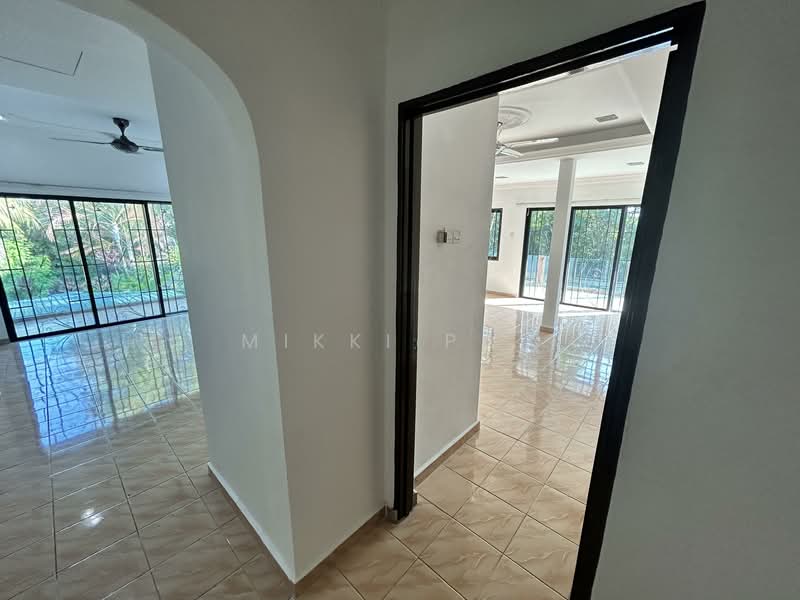 Untuk Disewa - Corner Lot, 2-storey, Done renovated.