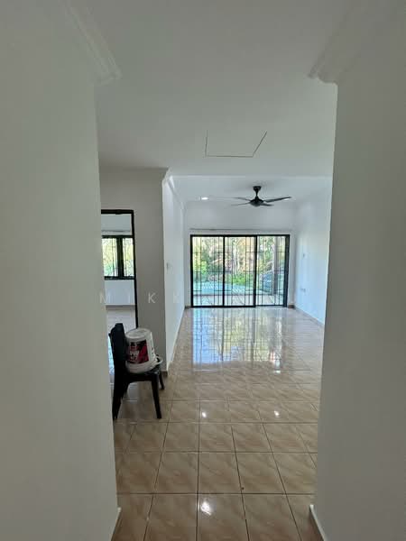 Untuk Disewa - Corner Lot, 2-storey, Done renovated.