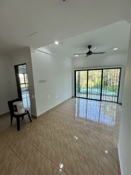 Untuk Disewa - Corner Lot, 2-storey, Done renovated.