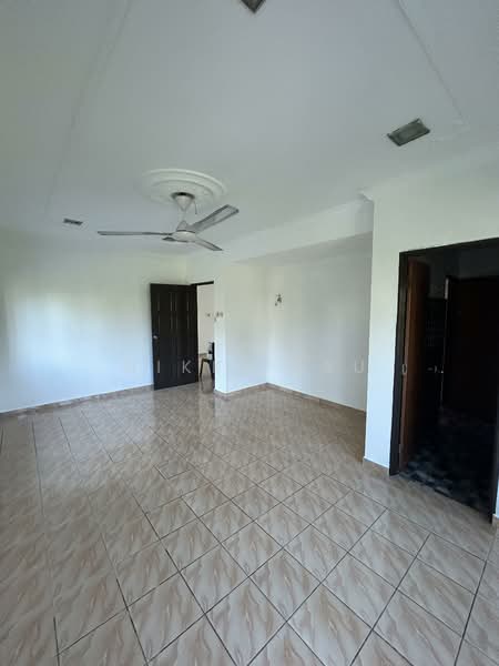 Untuk Disewa - Corner Lot, 2-storey, Done renovated.