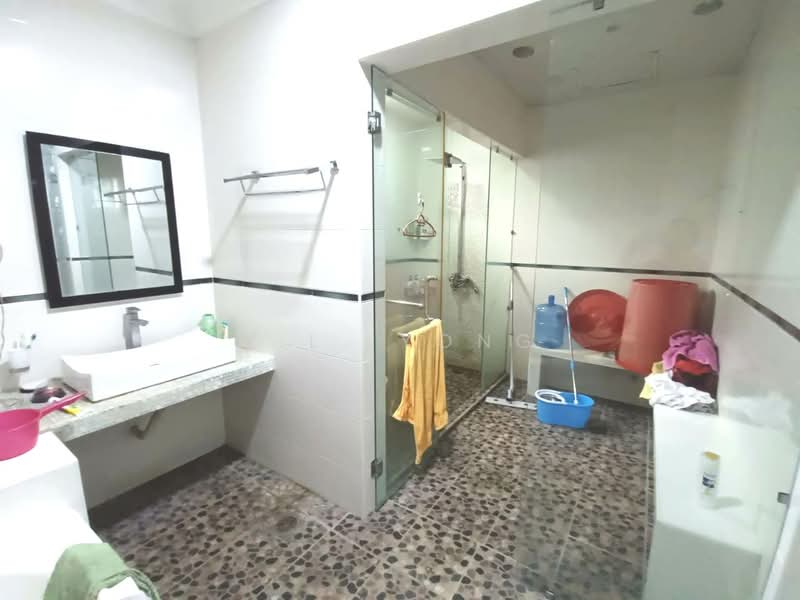 Bungalow for Sale in Klang (Selangor) - Y.L. Yong - Bathroom - PropertyGuru.com.my