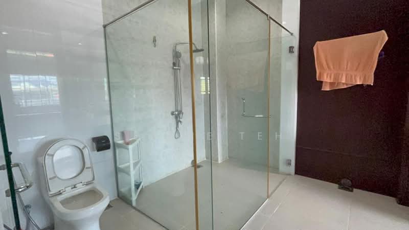 Bungalow for Sale in Setia Tropika (Johor Bahru) - Serene Teh - Bathroom - PropertyGuru.com.my