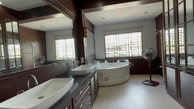 Bungalow for Sale in Setia Tropika (Johor Bahru) - Serene Teh - Bathroom - PropertyGuru.com.my