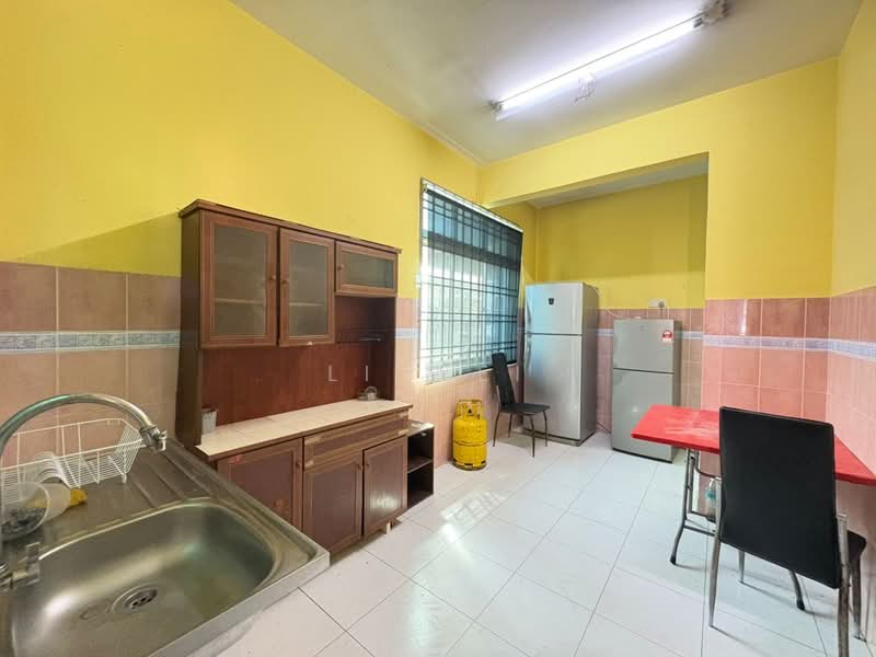 1-storey Terraced House for Rent in Taman Gaya (Ulu Tiram) - Li Wei - Kitchen - PropertyGuru.com.my