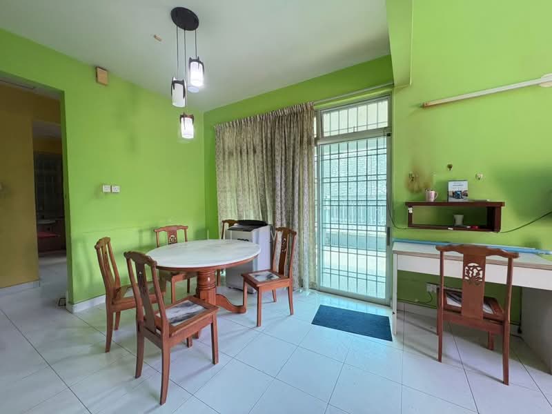 1-storey Terraced House for Rent in Taman Gaya (Ulu Tiram) - Li Wei - Dining Room - PropertyGuru.com.my