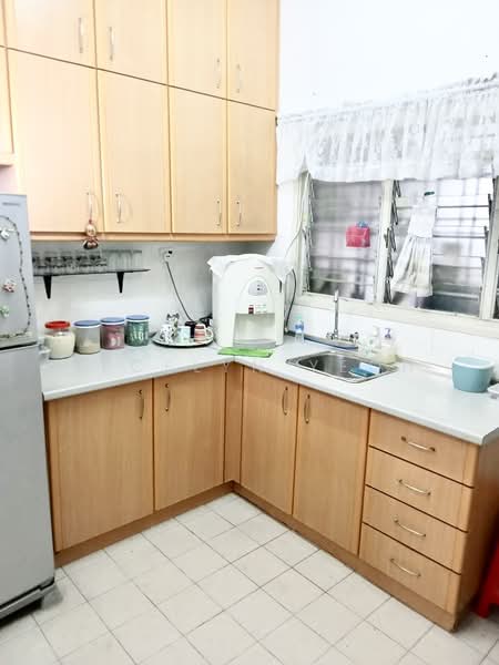 Taman Putra Prima puchong untuk Untuk Dijual - RM 550,000, Mac 2026 - Kitchen - PropertyGuru.com.my