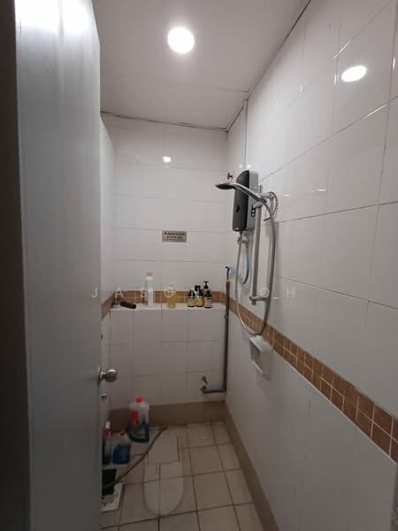 3 Two Square untuk Untuk Disewa - RM 2,000 /bulan, Mac 2026 - Bathroom - PropertyGuru.com.my