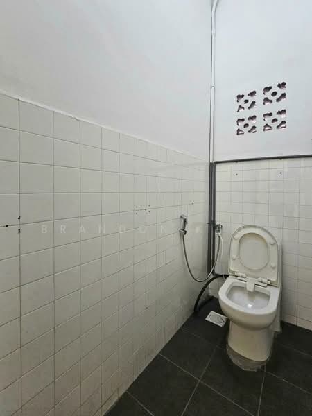 1-storey Terraced House for Sale in Taman Johor Jaya (Johor Bahru) - Brandon Khor - Bathroom - PropertyGuru.com.my