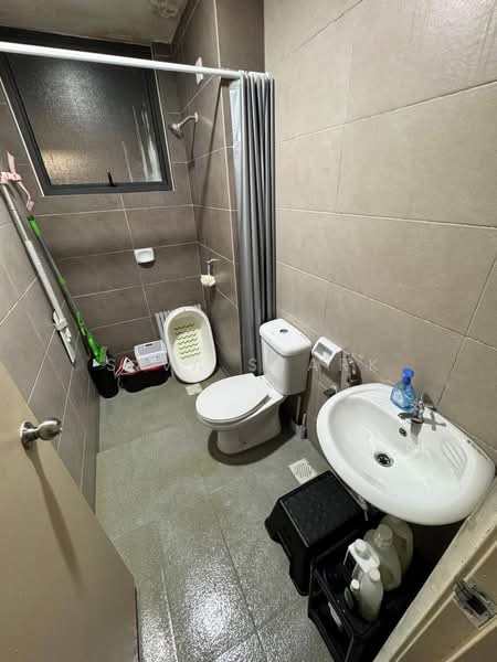 Taman Daya - Jalan Sagu 34 untuk Untuk Dijual - RM 380,000, Apr 2026 - Bathroom - PropertyGuru.com.my