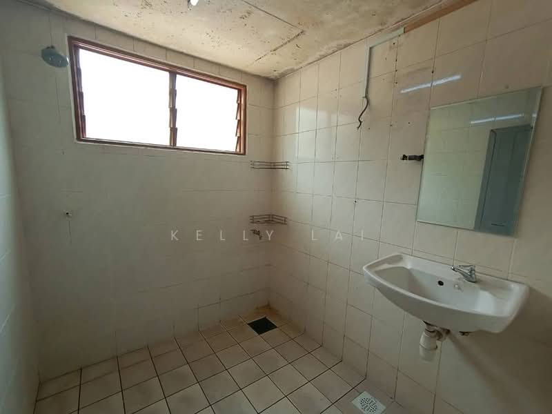1-storey Terraced House for Sale in Kepong Baru (Kepong) - Kelly Lai - Bathroom - PropertyGuru.com.my