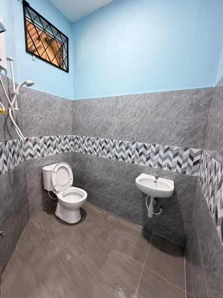 Taman Senai Utama untuk Untuk Dijual - RM 460,000, Mac 2026 - Bathroom - PropertyGuru.com.my