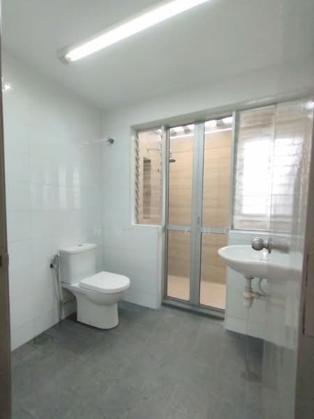 Rumah Teres 2 Tingkat untuk Disewa di Alam Nusantara (Setia Alam) - Annie Kho - Bathroom - PropertyGuru.com.my