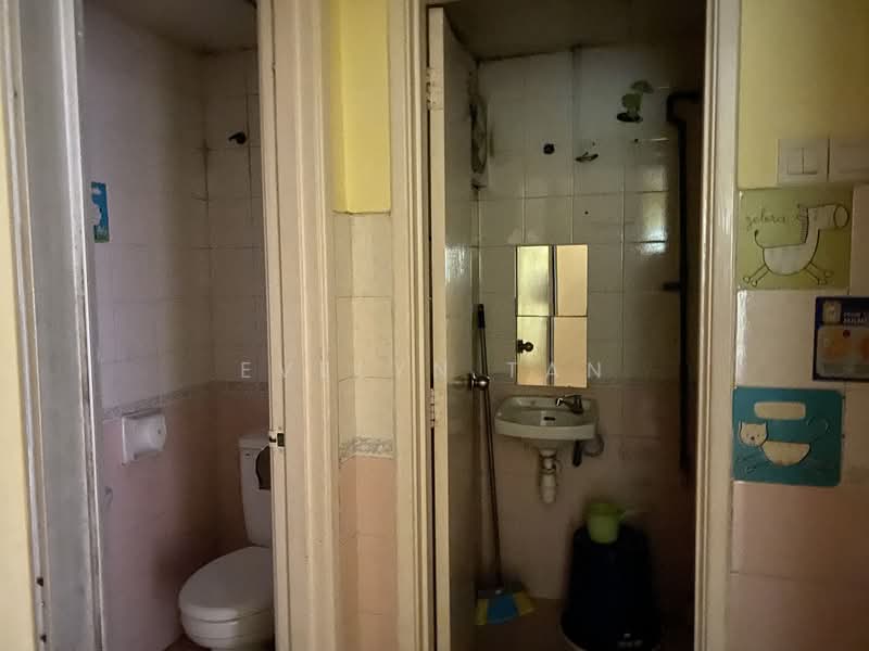 Kedai untuk Disewa di Usj 21 (Subang Jaya) - Evelyn Tan - Bathroom - PropertyGuru.com.my