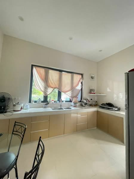 Semi-Detached House for Sale in Telok Panglima Garang (Selangor) - Chris Lee - Kitchen - PropertyGuru.com.my