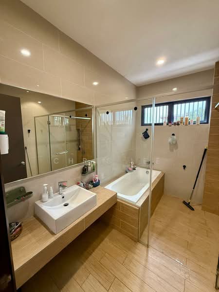 Rumah Berkembar untuk Dijual di Eco Sanctuary (Telok Panglima Garang) - Chris Lee - Bathroom - PropertyGuru.com.my