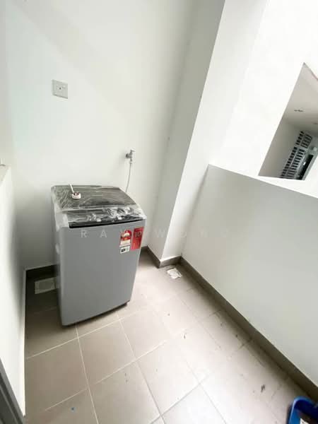 Meridin Bayvue Serviced Apartment untuk Untuk Disewa - RM 2,100 /bulan, Mac 2026 - Balcony - PropertyGuru.com.my