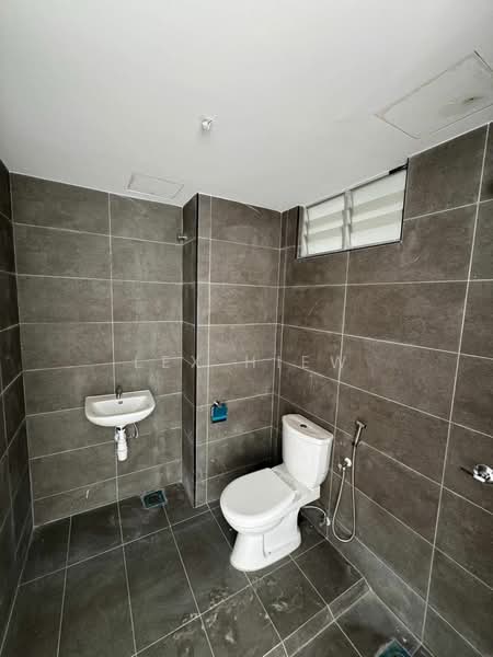 Service Residence for Sale at Midas @ Seri Alam - Lex Hiew - Bathroom - PropertyGuru.com.my