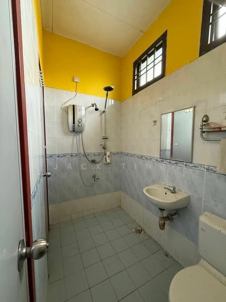 2-storey Terraced House for Sale in Mutiara Rini (Skudai) - Jack Ting - Bathroom - PropertyGuru.com.my
