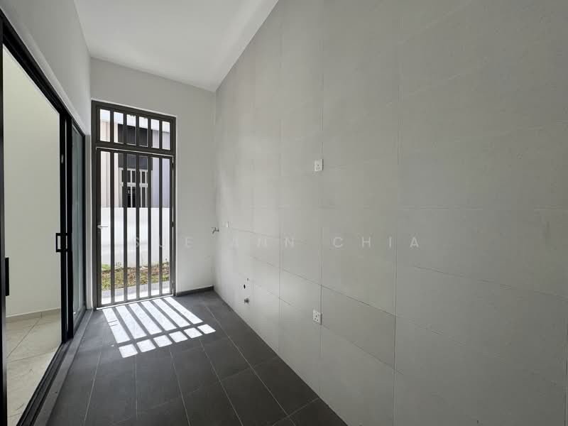 Cluster House for Sale in Taman Mount Austin (Tebrau) - Sue Ann Chia - Entrance - PropertyGuru.com.my