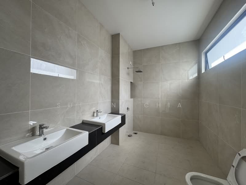 Cluster House for Sale in Taman Mount Austin (Tebrau) - Sue Ann Chia - Bathroom - PropertyGuru.com.my