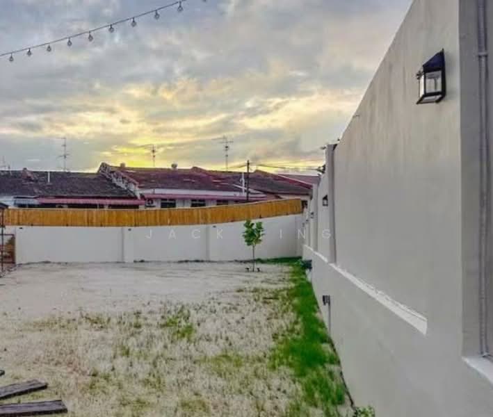 1-storey Terraced House for Rent in Taman Daya (Johor Bahru) - Jack Ting - Exterior - PropertyGuru.com.my