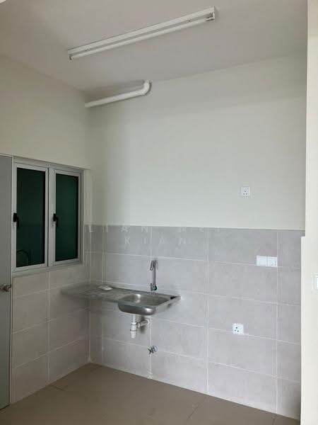 Kediaman Servis untuk Dijual di Residensi MH Platinum 2 - Lian Wei Kian - Kitchen - PropertyGuru.com.my