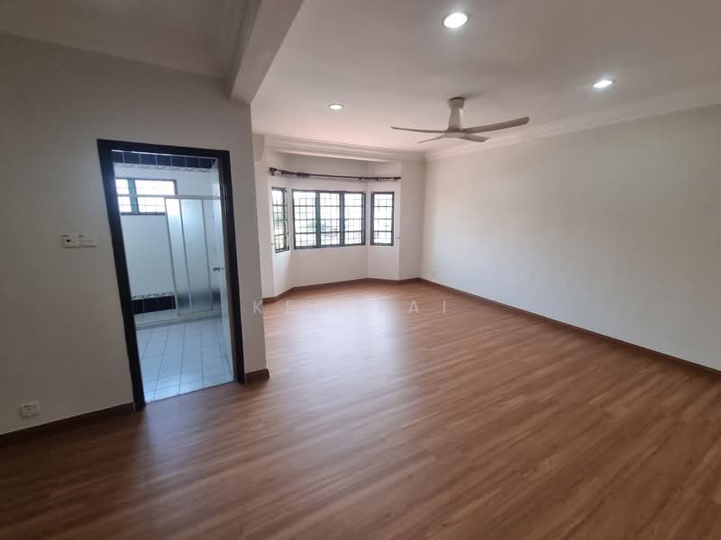 2-storey Terraced House for Sale in Bukit Rahman Putra (Sungai Buloh) - Ken Lai - Living Room - PropertyGuru.com.my