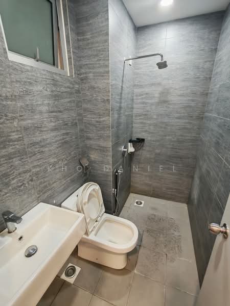 Service Residence for Sale at Gaya Resort Homes - Kho Daniel - Bathroom - PropertyGuru.com.my
