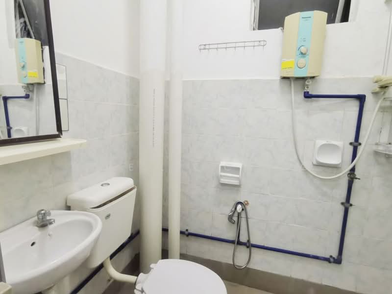 Apartment for Rent at Pangsapuri Lagoon Perdana - Nobeille Chung - Bathroom - PropertyGuru.com.my