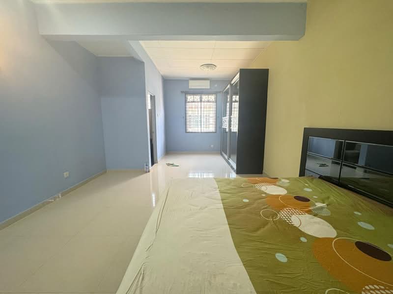 1.5-storey Terraced House for Sale in Bandar Putra (Kulai) - Bee Ng - Bedroom - PropertyGuru.com.my