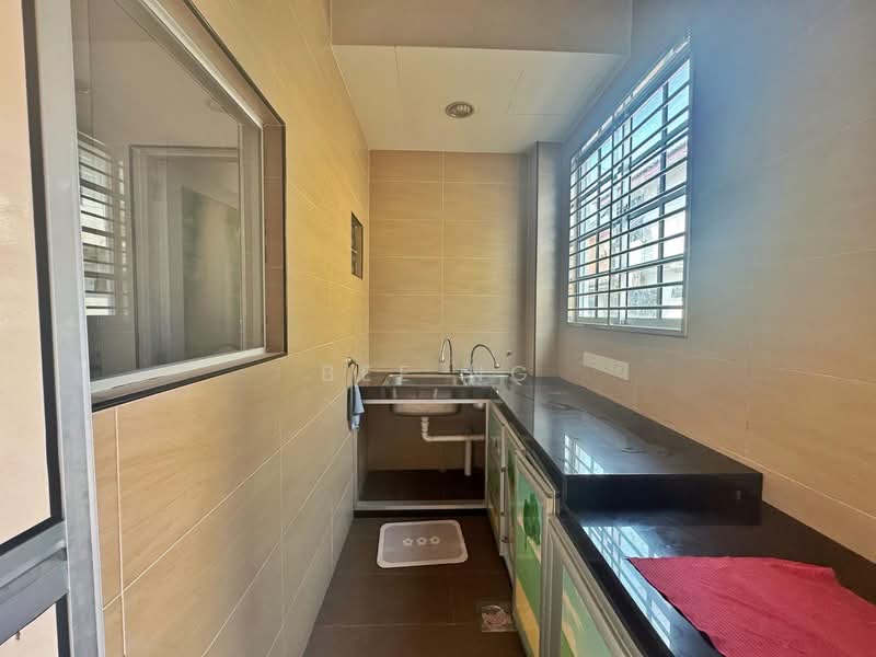 1.5-storey Terraced House for Sale in Bandar Putra (Kulai) - Bee Ng - Kitchen - PropertyGuru.com.my