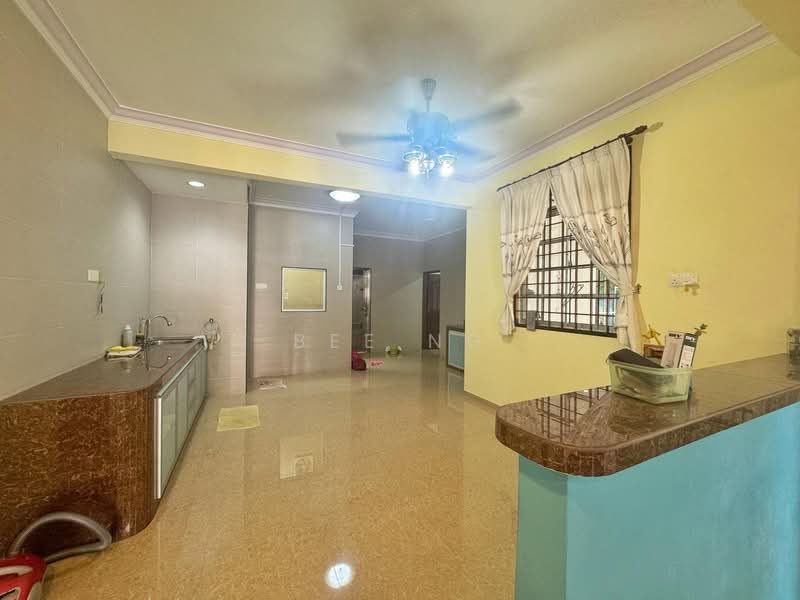 1.5-storey Terraced House for Sale in Bandar Putra (Kulai) - Bee Ng - Kitchen - PropertyGuru.com.my