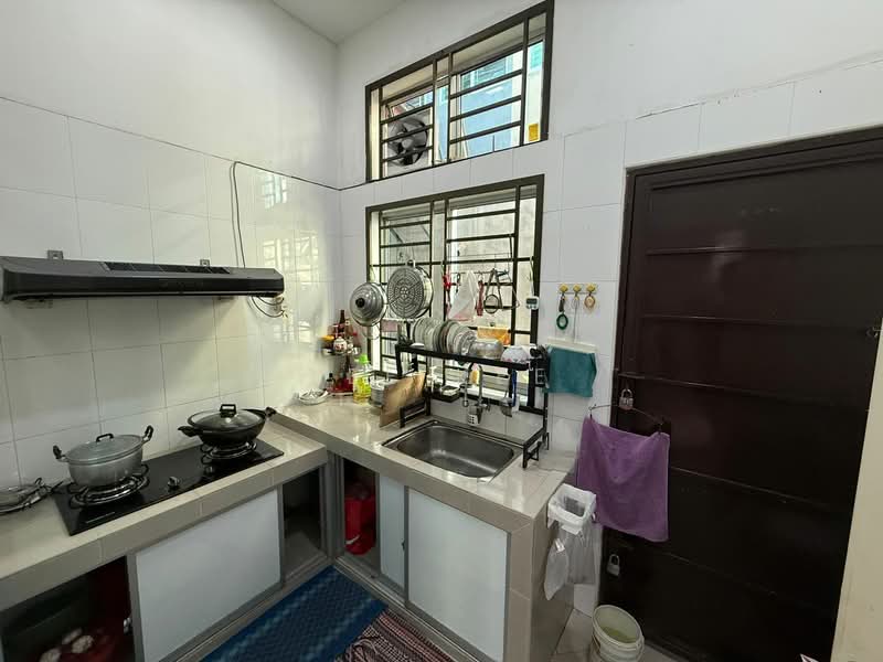 2-storey Terraced House for Sale in Taman Banang Ria (Batu Pahat) - Lee Kee - Kitchen - PropertyGuru.com.my