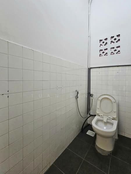 1-storey Terraced House for Sale in Taman Johor Jaya (Johor Bahru) - Tuan Ling - Bathroom - PropertyGuru.com.my