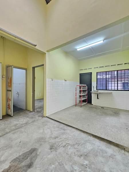 1-storey Terraced House for Sale in Taman Johor Jaya (Johor Bahru) - Tuan Ling - Kitchen - PropertyGuru.com.my