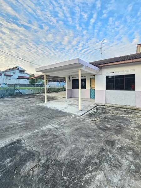 1-storey Terraced House for Sale in Taman Johor Jaya (Johor Bahru) - Tuan Ling - Exterior - PropertyGuru.com.my