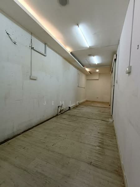 Shop / Office for Rent in Taman Molek (Johor Bahru) - Jemie . - Interior - PropertyGuru.com.my