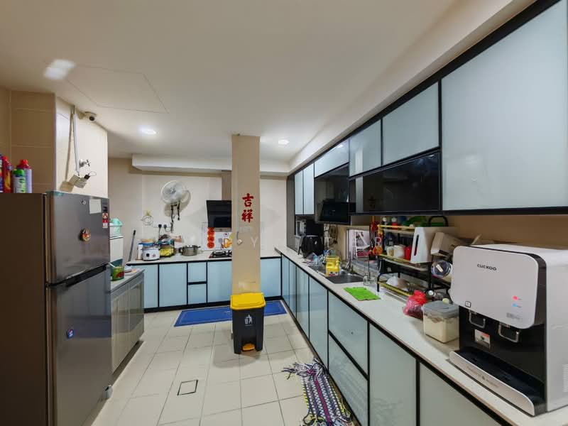 Taman Glenmarie ( Fully Furnished & Renovation ) Double Storey Cluster House untuk Untuk Dijual - RM 1,450,000, Apr 2026 - Kitchen - PropertyGuru.com.my