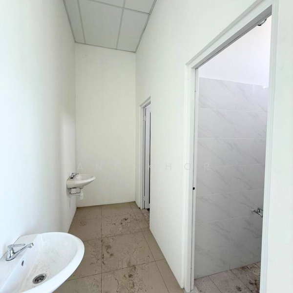 Commercial Semi-D for Rent in Taman Perindustrian Saga Jaya (Perai) - Ann Khor - Bathroom - PropertyGuru.com.my